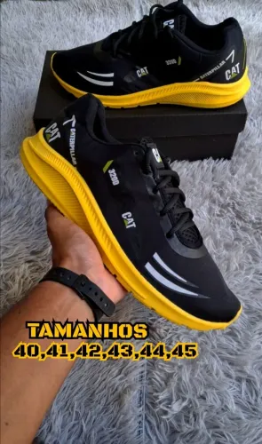 Tênis Caterpillar preto com amarelo