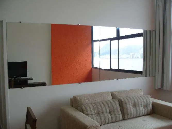 Ótimo apt 03 quartos na Av. Atlântica em Copacabana
