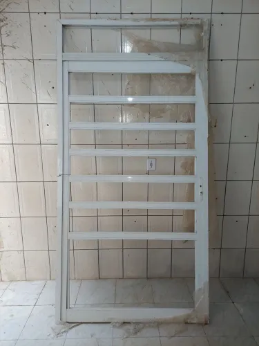 Vendo porta de alumínio