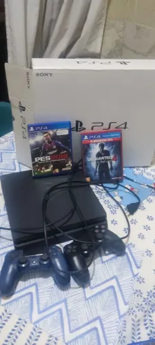 Playstation 4 com Jogos - PES 2019 e Uncharted 4