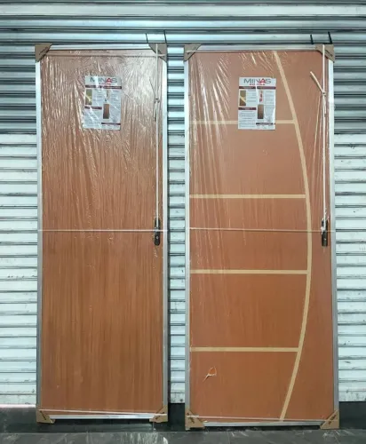 Portas de Madeira com marco e fechadura / entregamos/ a partir de 260,00