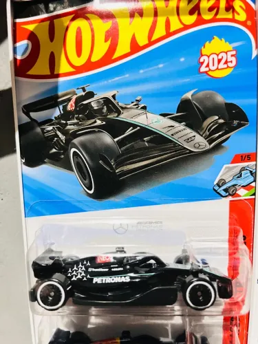 Hot Wheels Mercedes-AMG Petronas F1 Team 2025