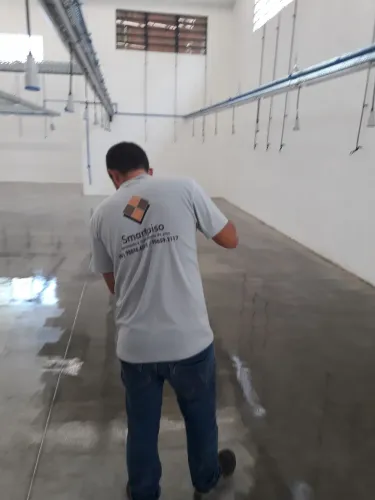 Piso industrial e concreto polido