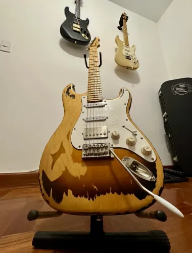 Guitarra Stratocaster, modelo George Lynch Signature LTD GL-256