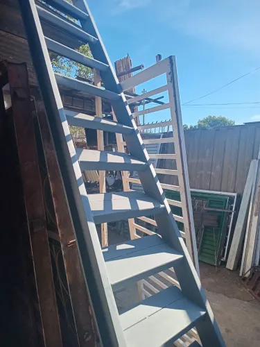 Escada Metálica para Diversos Fins