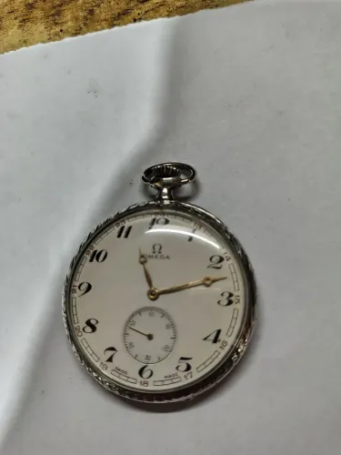 Relógio de bolso Omega caixa em prata entalhada Relíquia Única
