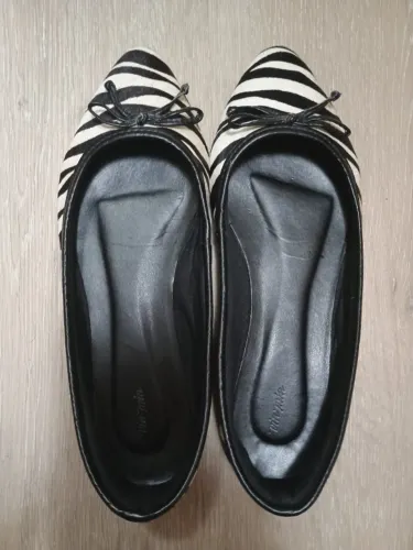 Sapatilha Via Mia tamanho 37 (pelo de zebra). Como nova.
