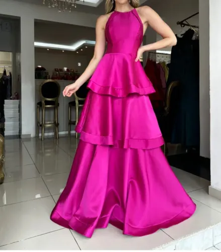 Vestido de festa longo alfaiataria em camadas 