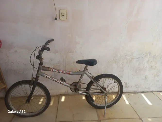 Bicicleta BMX monark 2010 semi-nova