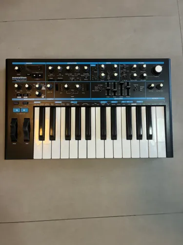 Sintetizador Novation Bass Station II - Impecável