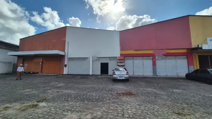 Galpão tipo loja com 700 m³ em Igarassu - PE