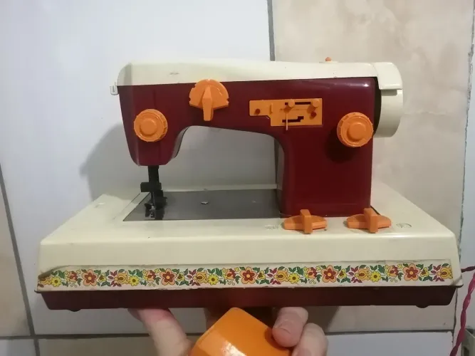 Máquina de costura infantil da estrela, não funciona! 