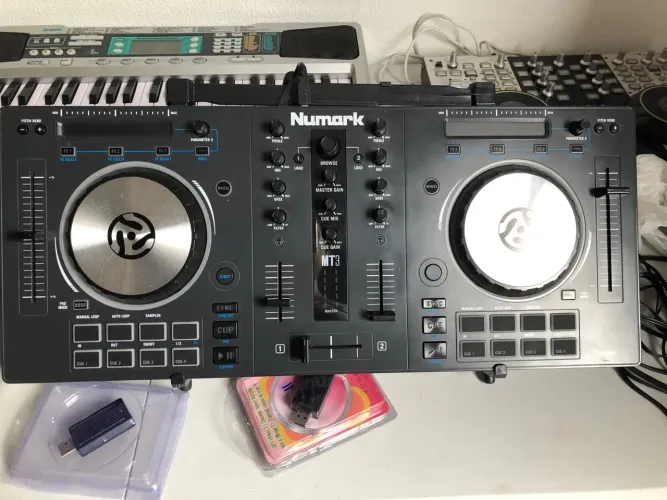 Controladora Numark MT3