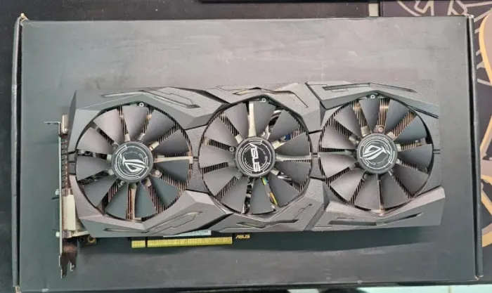 Placa de Vídeo Asus ROG Strix GTX 1080 Gaming 8GB