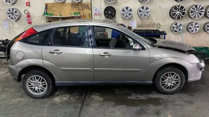 Ford Focus 2.0 zetec 2003 manual em peças