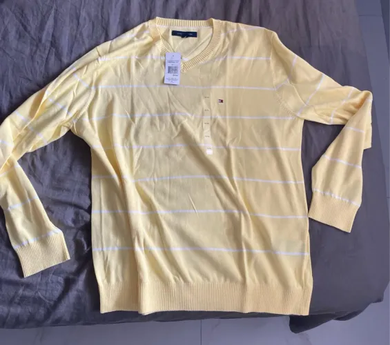 Malha Tommy Hilfiger listrada amarela