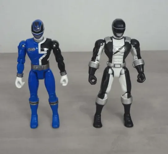 Figuras Power Rangers Bandai e 1 Bootleg