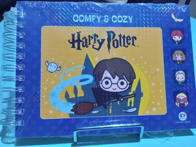 Livro Comfy and Cozy do HARRY POTTER para colorir