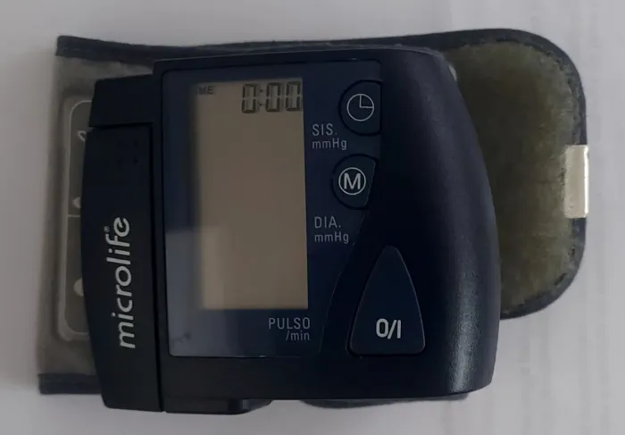 Monitor de pressão de pulso Microlife.