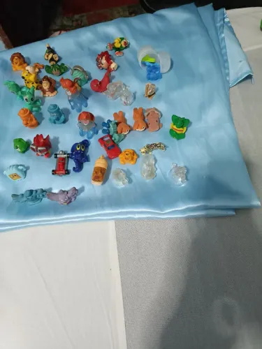 Vendo variedades miniaturas de  brinquedos do Kinder ovo.
