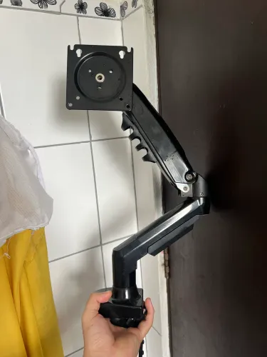 Suporte articulado de monitor