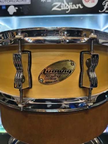 Caixa Ludwig cs custom elite 14x5,5 natural aros Power hoops remo peles ótimas 
