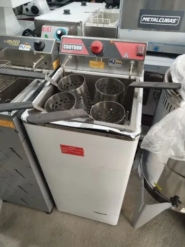 R1 Cozedor de macarrão elétrico 16l pedestal Croydon