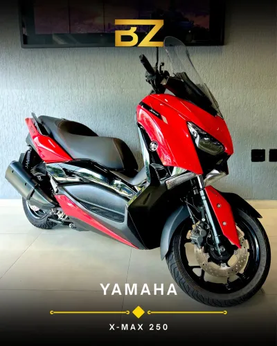 YAMAHA X-MAX 250 - Baixo Km - Impecável 