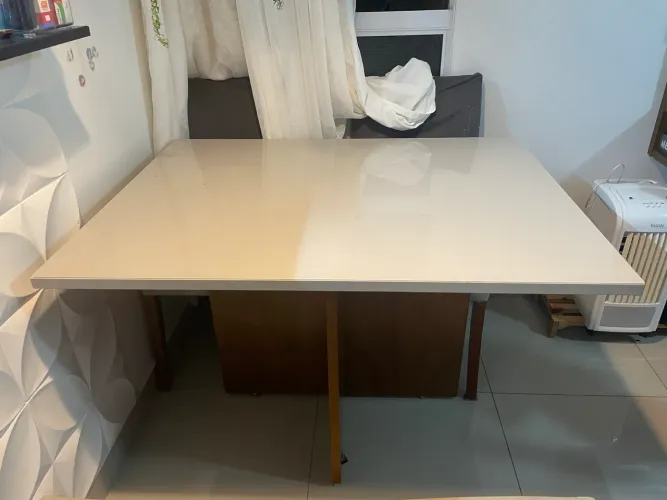 Mesa de jantar 4 lugares 