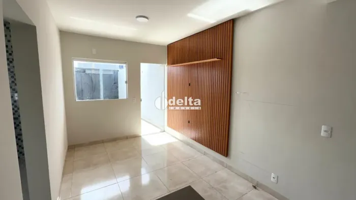 Casa residencial com 2 suítes disponível para locação e venda no bairro Novo Mundo em Uber