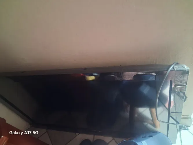 Televisão CCE LCD para retirada de peças