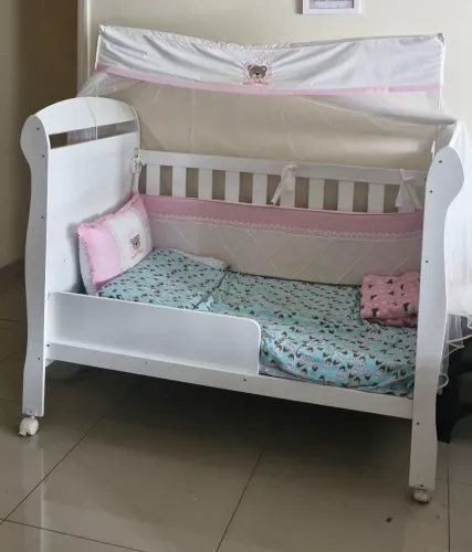 Berço que vira cama com colchão 