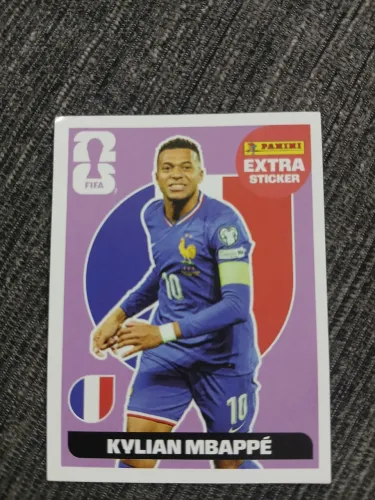 Vendo figurinha da Copa do Mundo 2026 legend Kilian Mbappé bordo. Tel *
