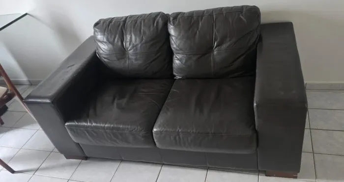 Vendo sofá de couro da Casa Barroco