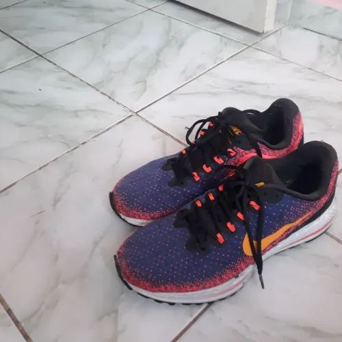Vendo esse tenis masculino todo costurado tamanho 42 otimo para caminhada e para o dia a d