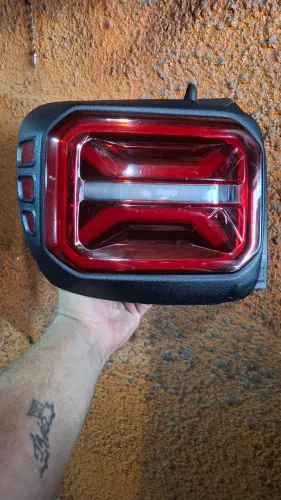 Lanterna Renegade Led 2023 lado esquerdo 