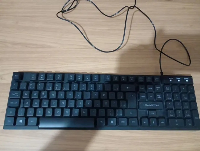Teclado Gamer/escritório muito bom, pouco usado, ótimo estado, e também RGB