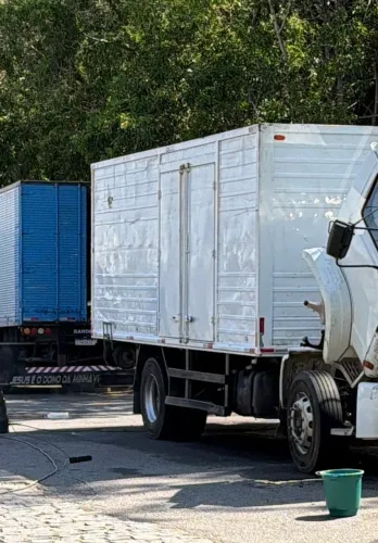 VENDO BAÚ DE CAMINHAO R$8.200,00