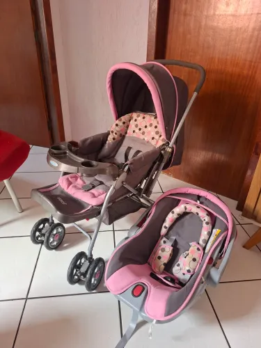 Carrinho de bebê + bebê conforto 