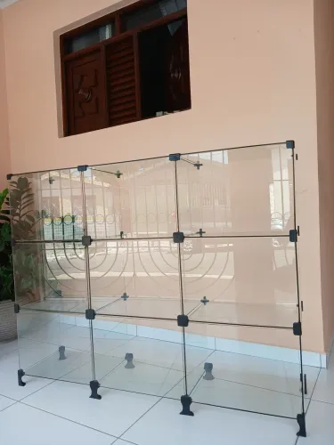 Vendo esse balcão de vidro . Medindo 1,20 ×1,00×30