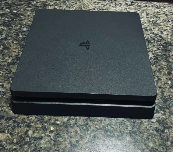 Playstation 4 slim 1TB + 2 controles + vários jogos