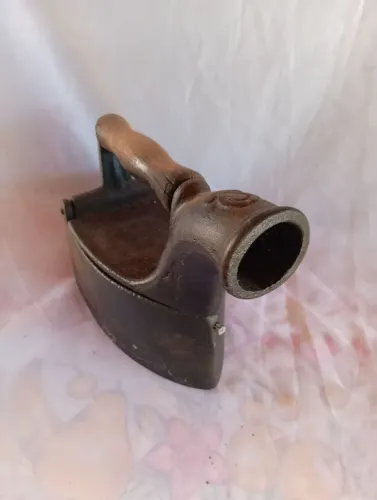 Ferro antigo de passar tamanho grande