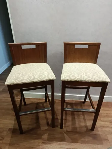 Jogo de banquetas.