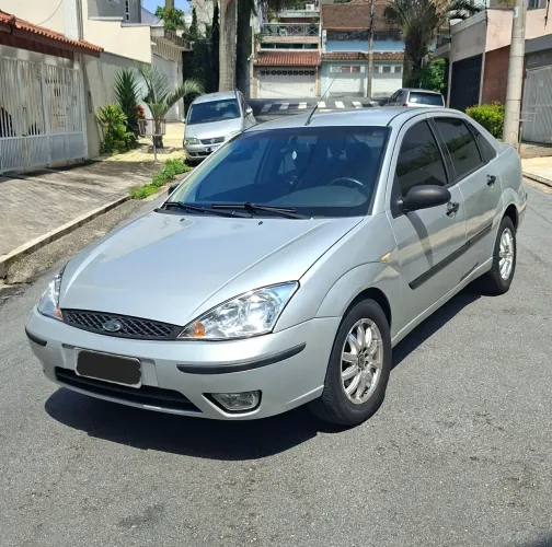 Ford Focus Sedan 2.0 16v/2.0 16V Flex 4P Aut. 2005