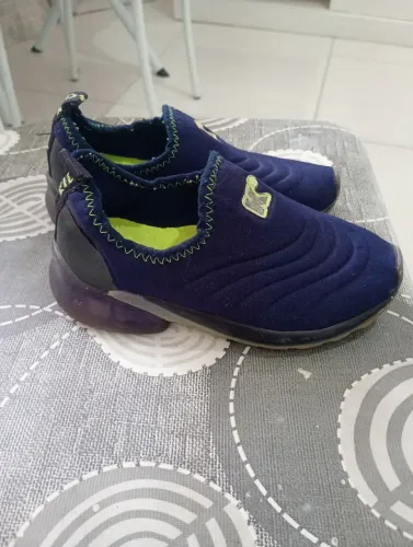 Vendo tênis Kidy com led Tam 26 R$ 30.00