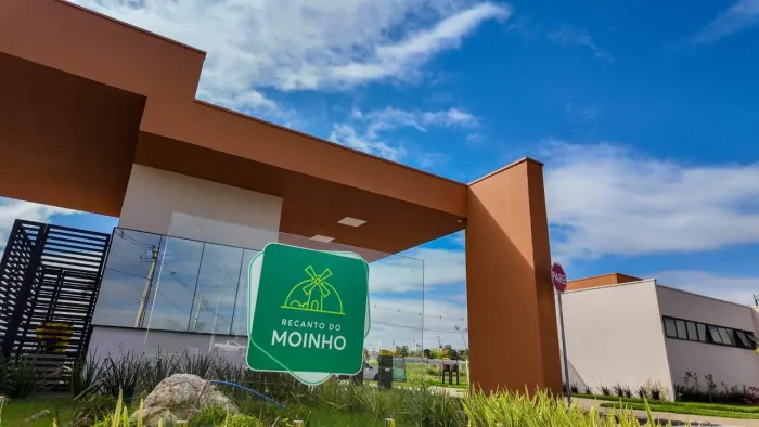 Vende-se terreno de 180m2 no Condominio Recanto do Moinho em Cuiabá MT 