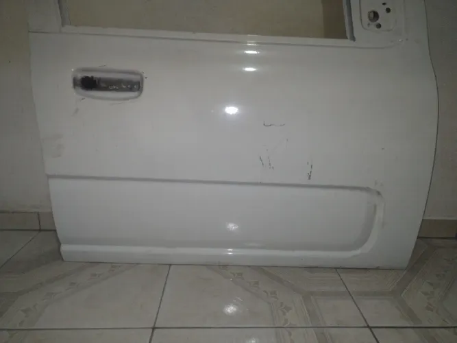 Porta de Fiat uno lado do carona