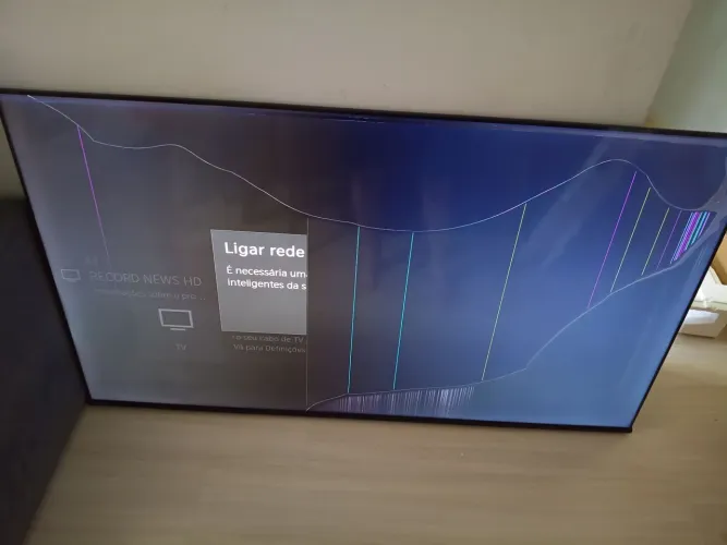 Vendo tv 65 pol. Com a tela quebrada