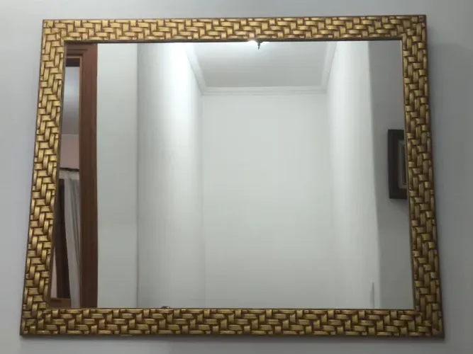 Espelho de luxo com Moldura em Ferro Dourada - 108 X 88