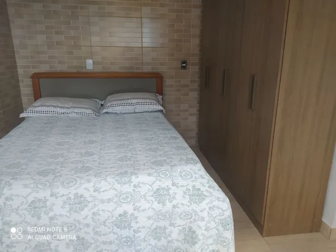 Alugo kitnet mobiliada.